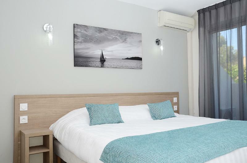 Hotel La Voile Bormes-les-Mimosas Bagian luar foto